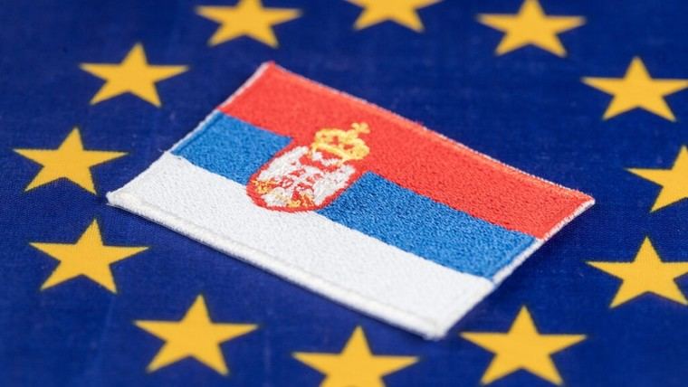 Rusia acusa a la UE de instigar disturbios en Serbia