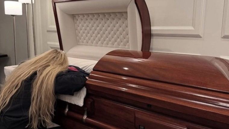 Erika Kirk comparte conmovedoras imágenes despidiéndose de su esposo Charlie Kirk