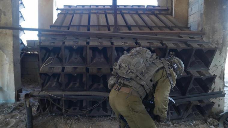 Localizan y destruyen docenas de lanzacohetes en mezquitas y centros juveniles