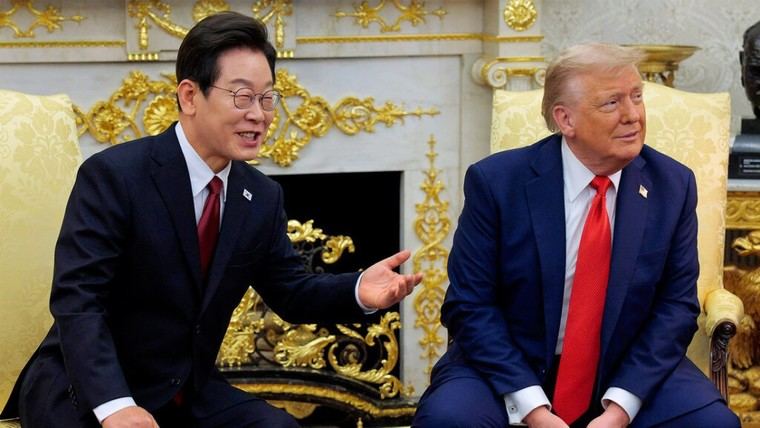 Acciones de fabricante surcoreano suben 22% tras regalo de Lee a Trump
