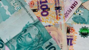 Cuatro monedas latinoamericanas destacan en el ranking de divisas emergentes