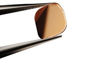 Lanzan en Europa gafas biónicas que restauran la visión perdida