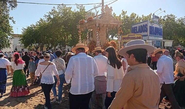 Las hermandades comienzan su peregrinación sin incidentes bajo el Plan Romero
