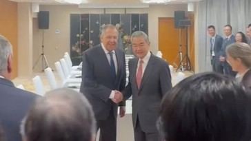 Lavrov y Wang Yi se reúnen en Kirguistán en medio de tensiones globales