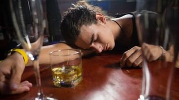 Consejos para controlar el consumo de alcohol si te preocupa beber demasiado