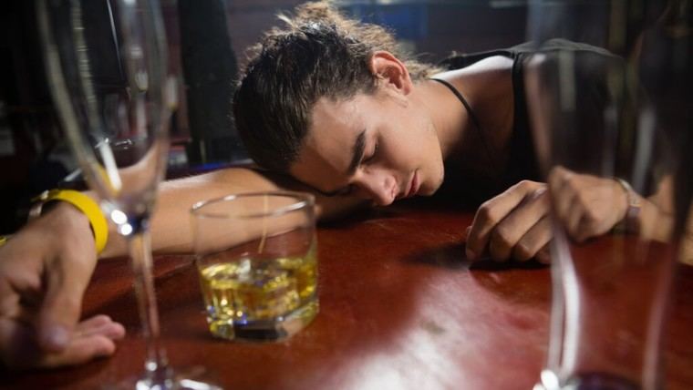 Consejos para controlar el consumo de alcohol si te preocupa beber demasiado