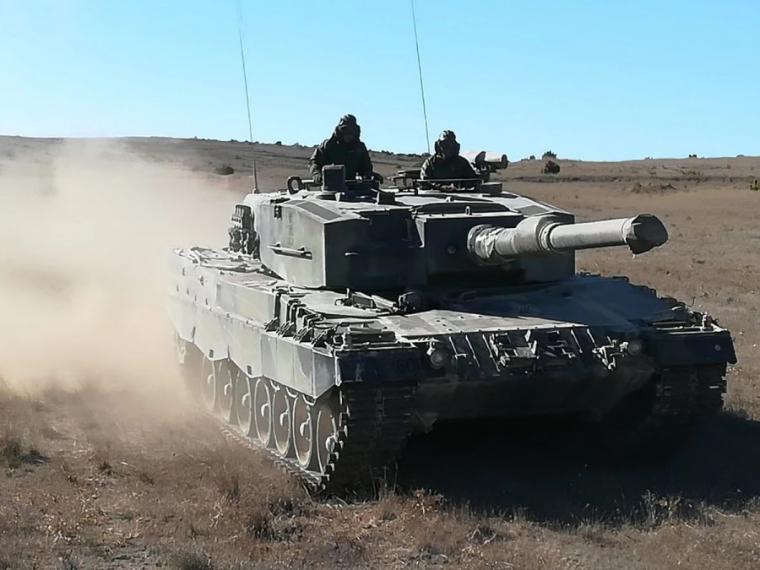 España no se suma a la iniciativa de enviar vehículos de combate a Ucrania