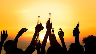 Dieta y ejercicio: claves para mitigar el daño del alcohol en la salud