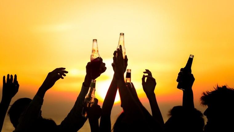 Dieta y ejercicio: claves para mitigar el daño del alcohol en la salud