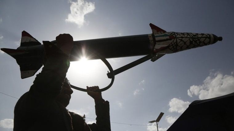 Hutíes de Yemen lanzan misiles hacia Israel en operación militar