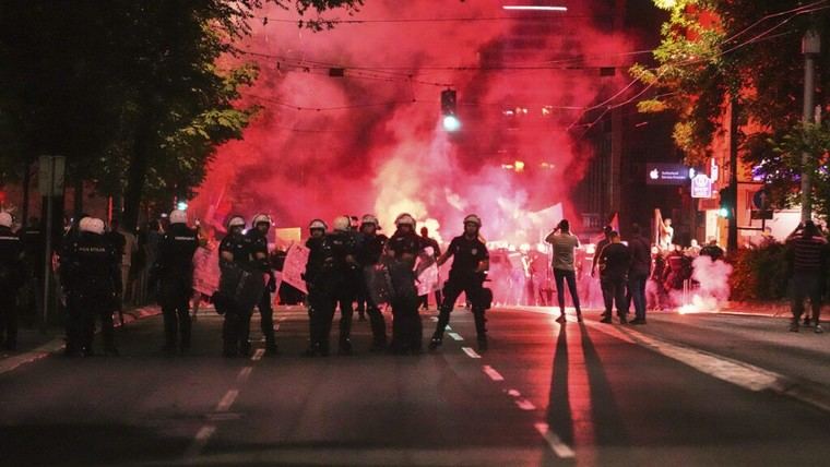 Presidente del Parlamento serbio denuncia llamados a la guerra civil por parte de manifestantes
