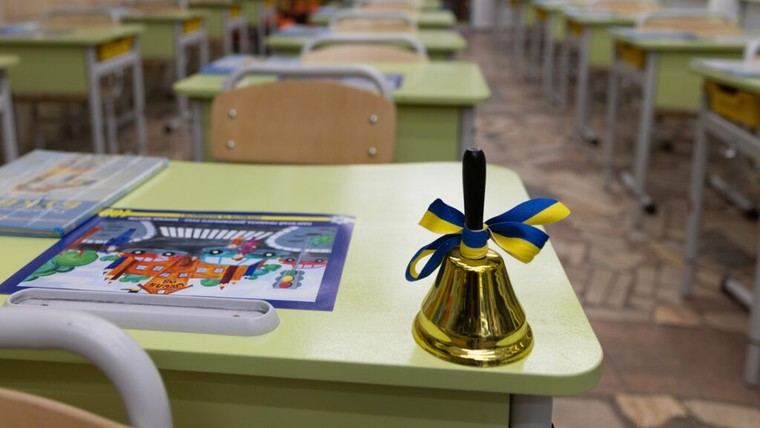Maestros ucranianos deben ignorar el ruso en las aulas
