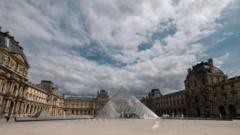 Louvre de París cierra tras un robo, informa ministra de Cultura francesa