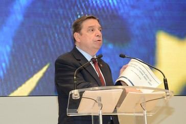 La PAC en España logra un reparto más justo de las ayudas, según Luis Planas