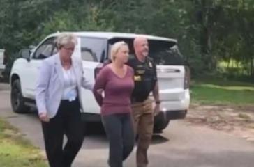 Maestra de cuarto grado y madre de dos hijos acusada de violar a un niño de 12 años en su casa de Tennessee