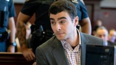 Mangione comparece ante el tribunal mientras su defensa busca excluir pruebas clave