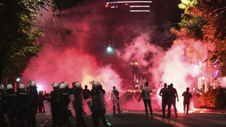 Protestas en Serbia: manifestantes levantan barricadas en varias ciudades