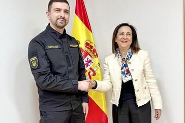 Robles reafirma el apoyo de España a Ucrania en defensa y cooperación