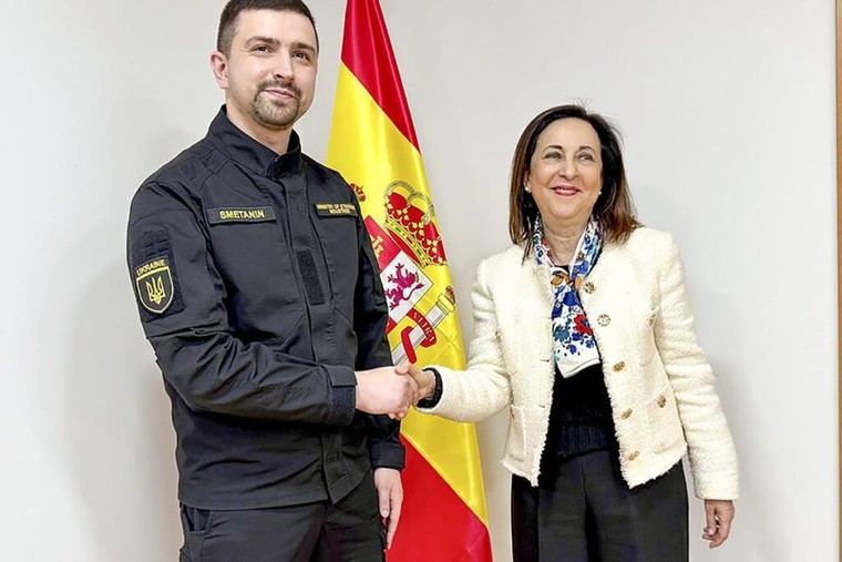 Robles reafirma el apoyo de España a Ucrania en defensa y cooperación
