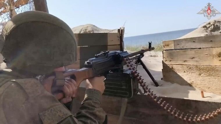 Marines rusos simulan defensa costera en ejercicios militares