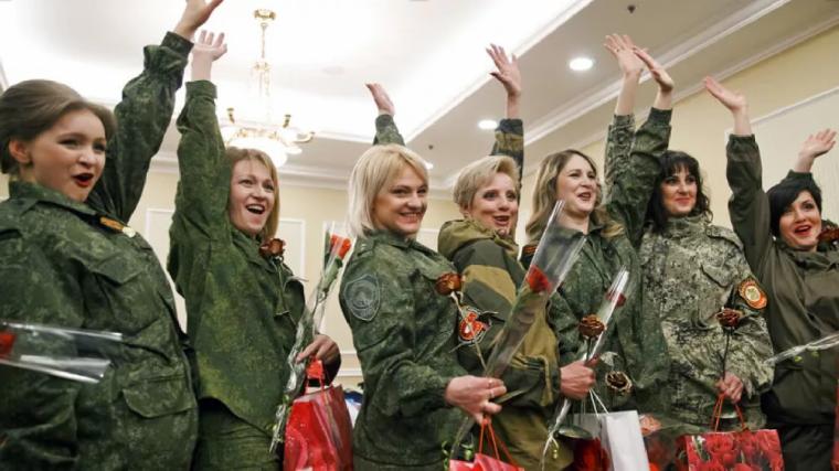 Reclutan mujeres para desempeñar funciones de combate en Ucrania