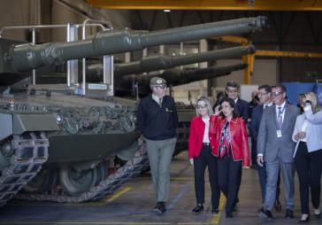 La ministra Robles anuncia el envío des cuatro Leopard, blindados, todoterrenos y camiones a Ucrania