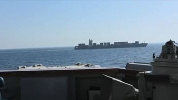 Estados Unidos ataca un buque de carga iraní en el estrecho de Ormuz