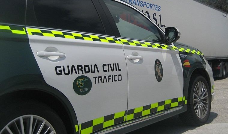 Fallece un motorista en colisión con un camión en Sevilla