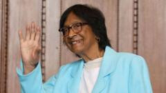Navi Pillay, exjefa de derechos humanos de la ONU, recibe el Premio Nobel de la Paz