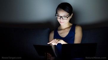 La luz artificial nocturna aumenta el riesgo de enfermedades cardíacas, según un nuevo estudio