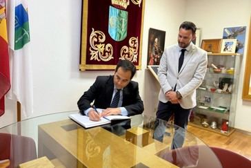 Inauguran plaza en San Sebastián de los Ballesteros gracias al PFEA