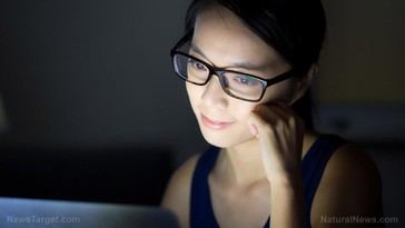 La exposición a luz artificial nocturna aumenta el riesgo de diabetes y obesidad