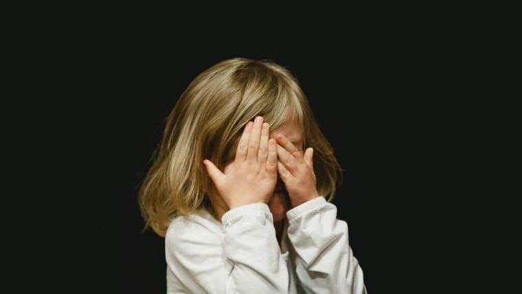 Niña de 2 años rusa incluida en lista negra de portal ucraniano radical