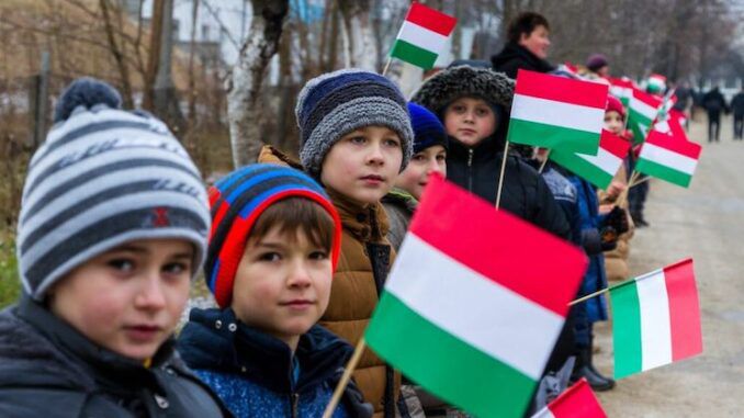 La Unión Europea amenaza a Hungría por prohibir la propaganda a favor de la pedofilia en las escuelas