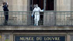 Louvre admite fallos de seguridad tras robo de joyas por valor de 88 millones de euros