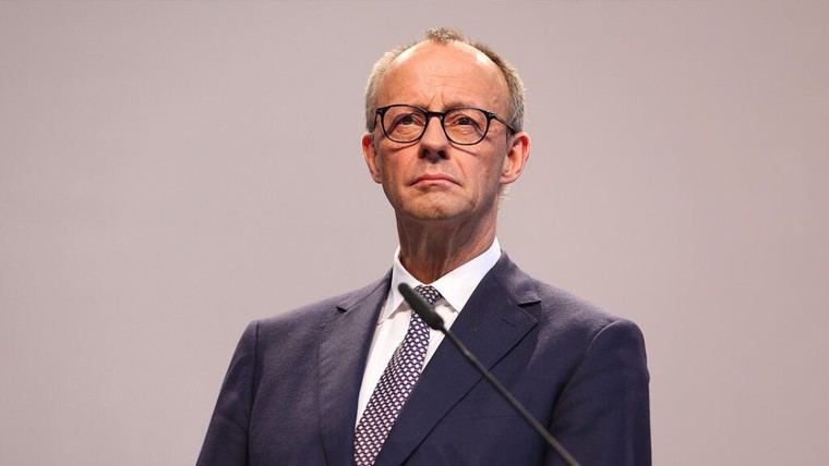Merz impide izar la bandera LGBT en el Bundestag alemán