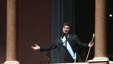 Artista exige a Milei la devolución de pintura retirada de Casa Rosada
