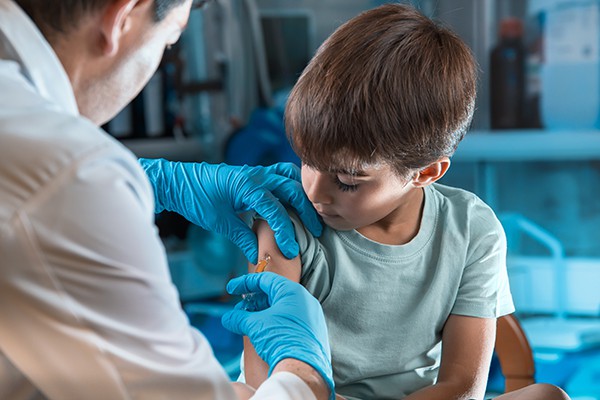 Corte de Carolina del Norte permite demandas de padres por vacunación de menores sin consentimiento