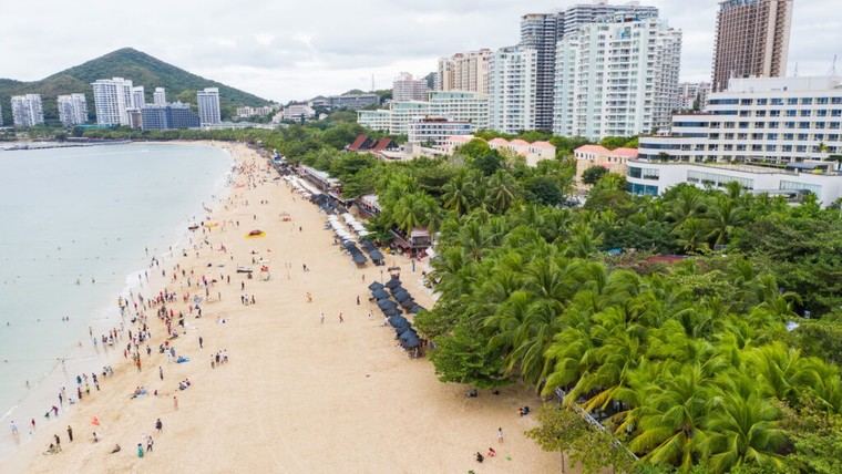 China convierte un oasis turístico en un centro de tratamientos oncológicos innovadores