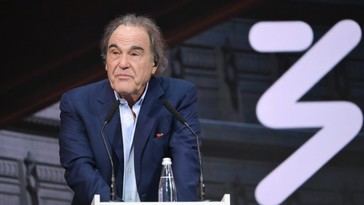 Oliver Stone critica a EE.UU. por su intento de dominación global