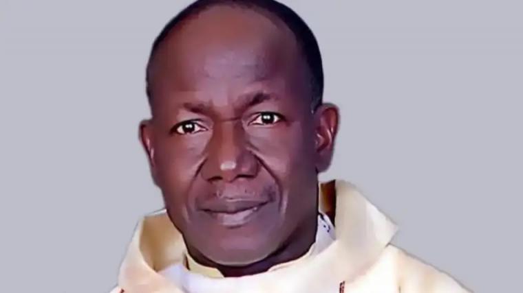 El padre Isaac Achi muere en un incendio provocado por bandidos en Kafin-Koro, Nigeria