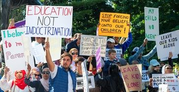 En Toronto los padres protestan contra el adoctrinamiento de género en las escuelas