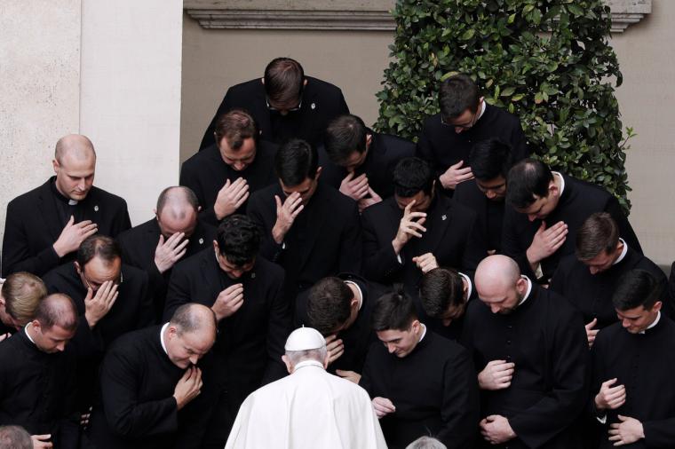 Cincuenta sacerdotes italianos salen del armario y revelan su identidad como homosexuales
