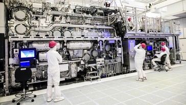 China inicia producción masiva de máquinas para fabricar semiconductores