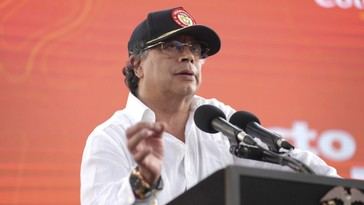 Petro denuncia un plan de exterminio contra policías en Colombia