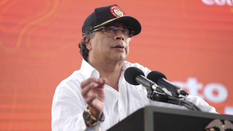 Petro denuncia un plan de exterminio contra policías en Colombia