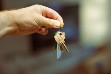 El ahorro inicial frena el acceso de concesiones de hipotecas para jóvenes