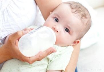 Contaminación por PFAS en leche materna aumenta riesgos de salud en recién nacidos