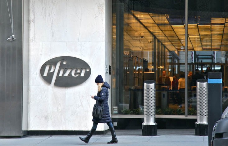 Insider de Pfizer revela encubrimiento de muertes por mRNA para manipular elecciones