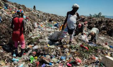 Los residuos plásticos fuera de control en África